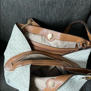 MK great bag barely used. I have another similar hence why I’m selling